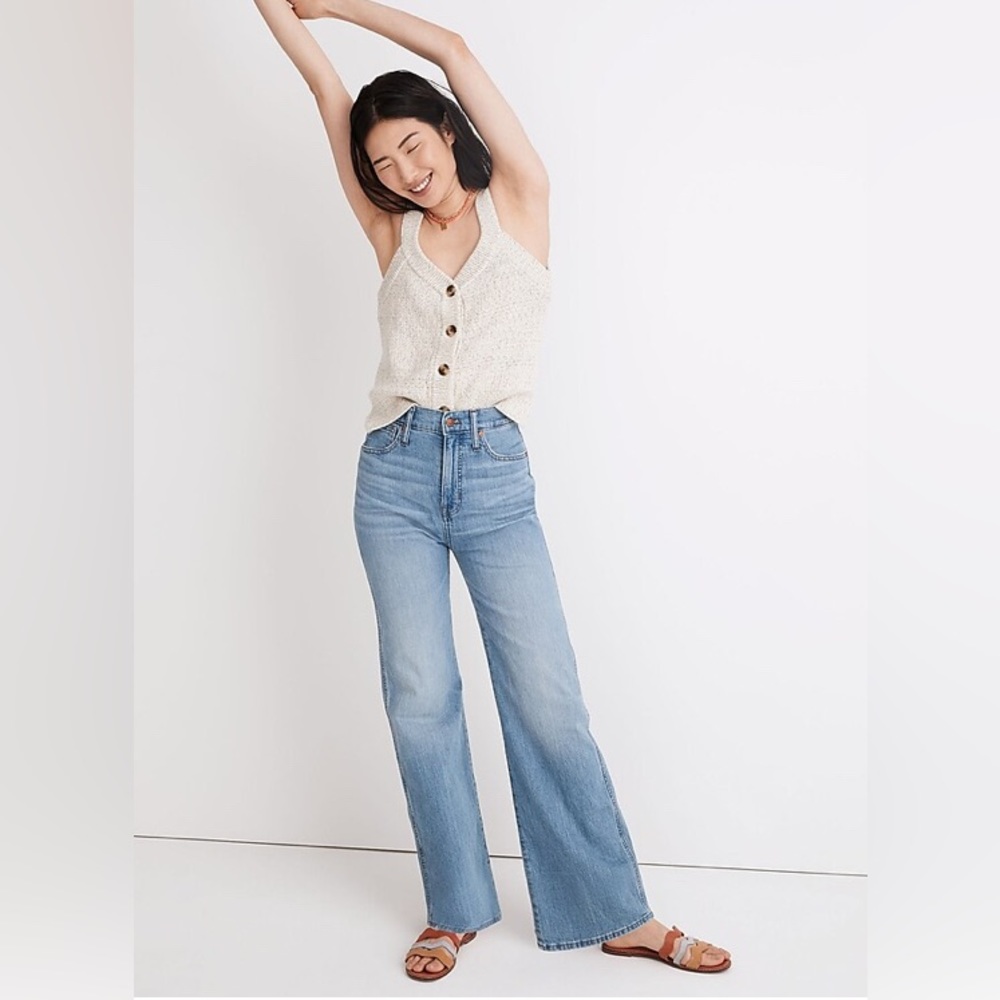 Brand New **Madewell 11” High-Rise Flare jeans size 28